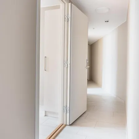 Urban - 3br With Balcony And Teracce Bergen